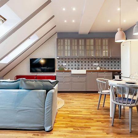 Attic Apartment On Waterfront / View / Netflix براغ المظهر الخارجي الصورة