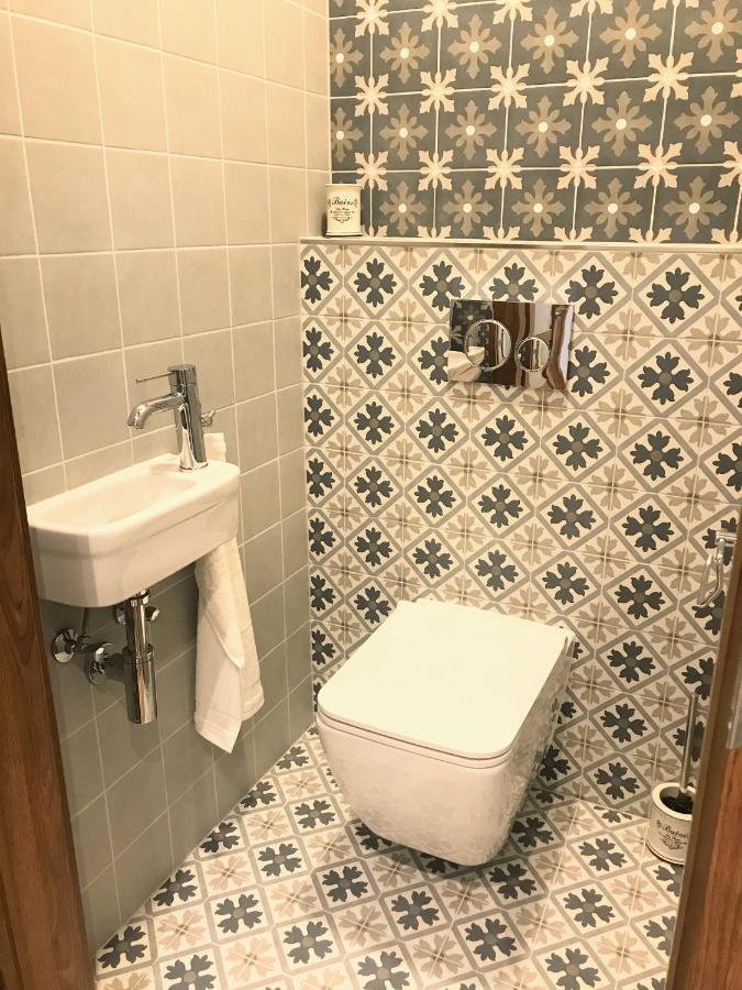 Attic Apartment On Waterfront / View / Netflix براغ المظهر الخارجي الصورة