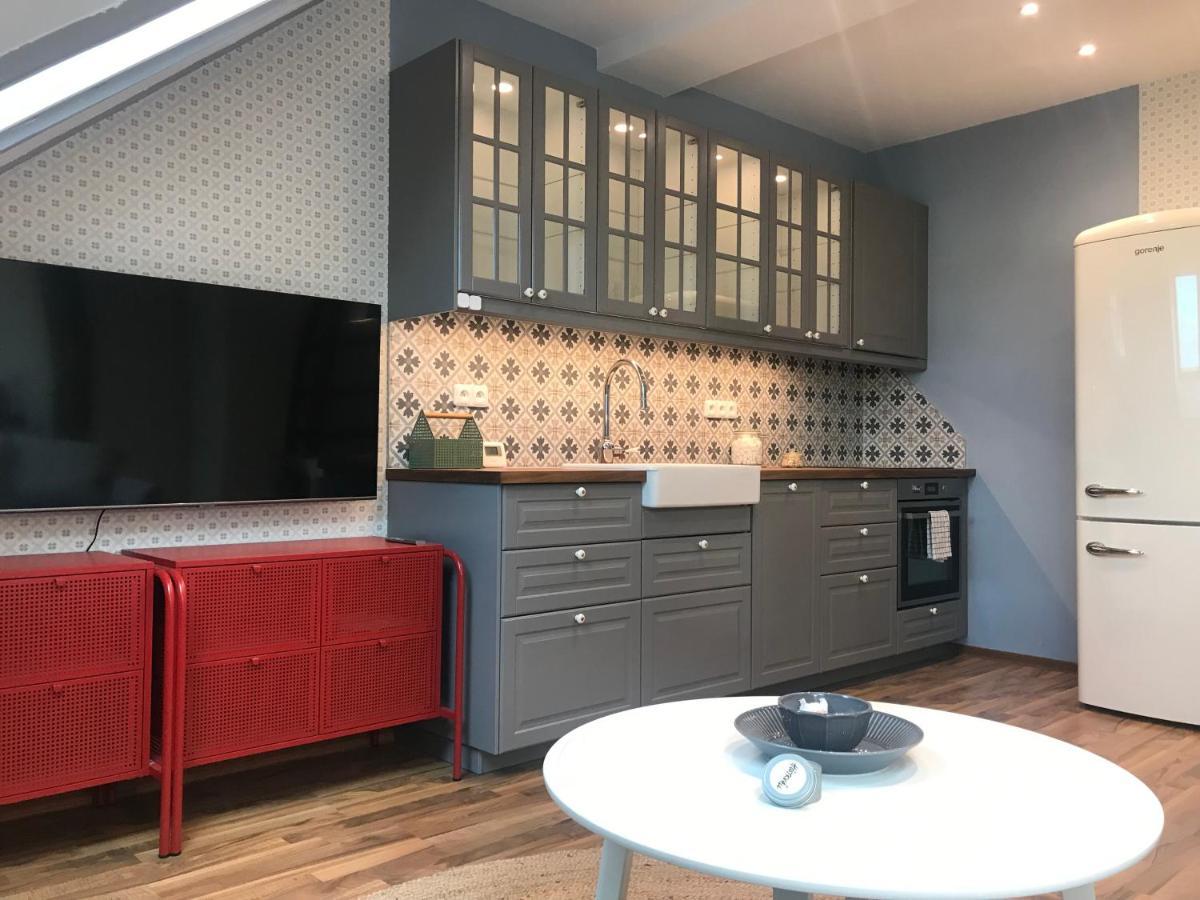 Attic Apartment On Waterfront / View / Netflix براغ المظهر الخارجي الصورة