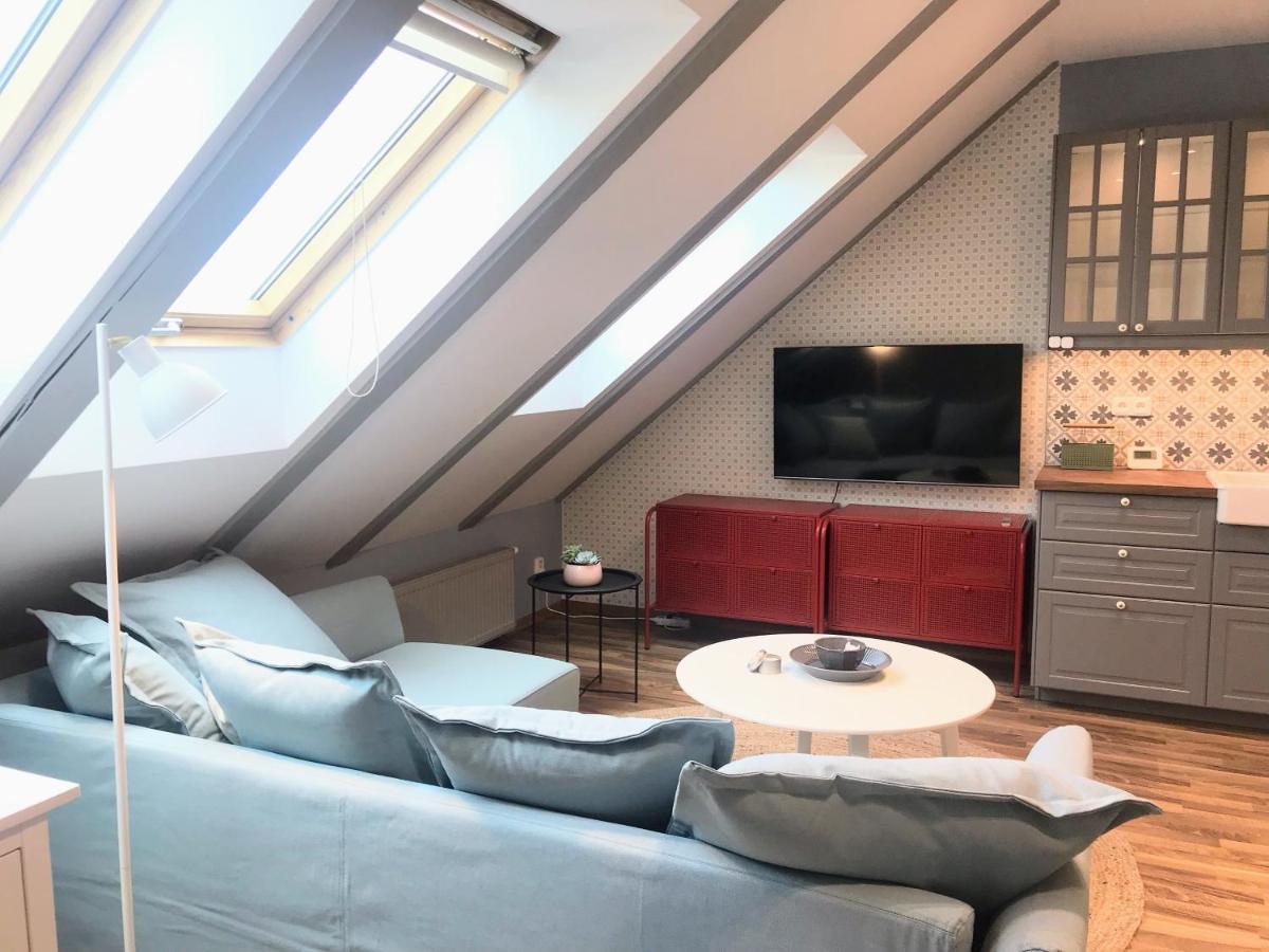 Attic Apartment On Waterfront / View / Netflix براغ المظهر الخارجي الصورة