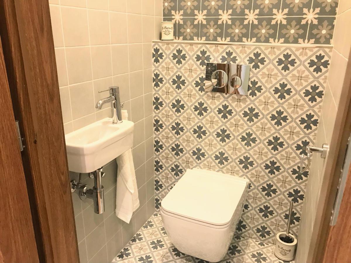 Attic Apartment On Waterfront / View / Netflix براغ المظهر الخارجي الصورة