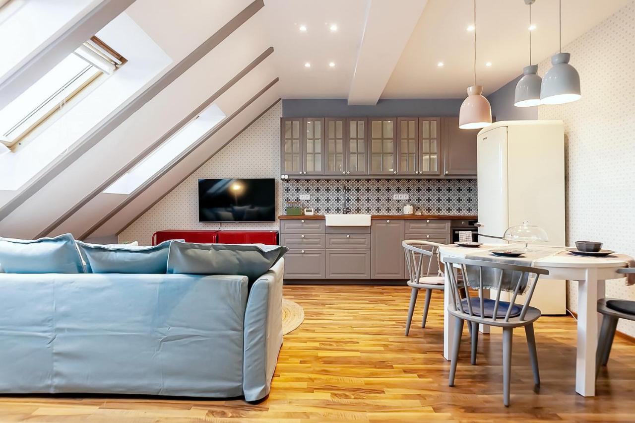 Attic Apartment On Waterfront / View / Netflix براغ المظهر الخارجي الصورة