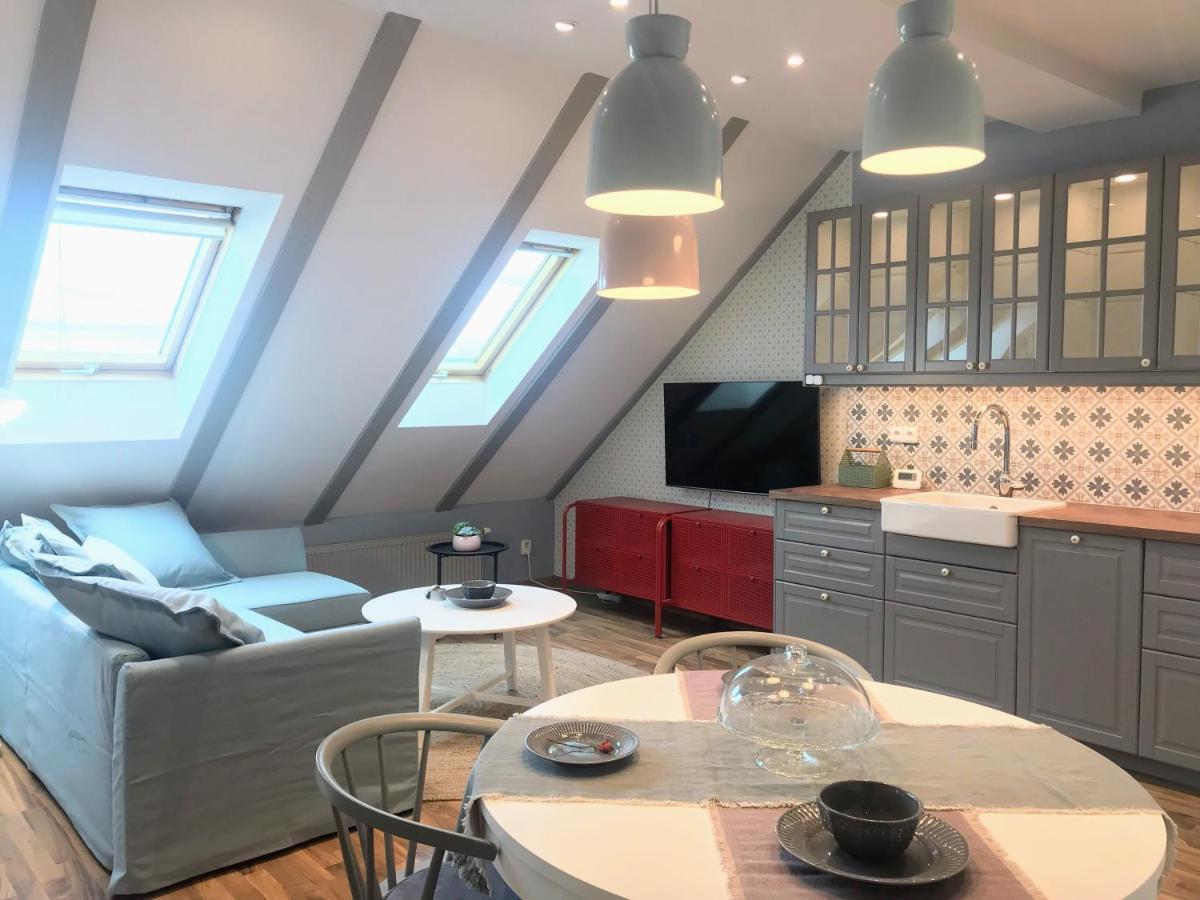 Attic Apartment On Waterfront / View / Netflix براغ المظهر الخارجي الصورة