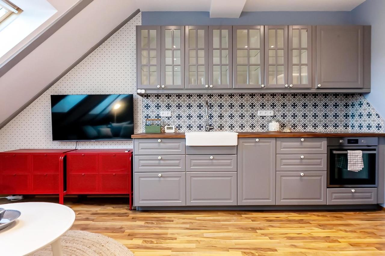 Attic Apartment On Waterfront / View / Netflix براغ المظهر الخارجي الصورة