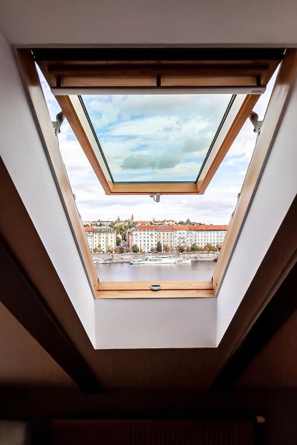 Attic Apartment On Waterfront / View / Netflix براغ المظهر الخارجي الصورة