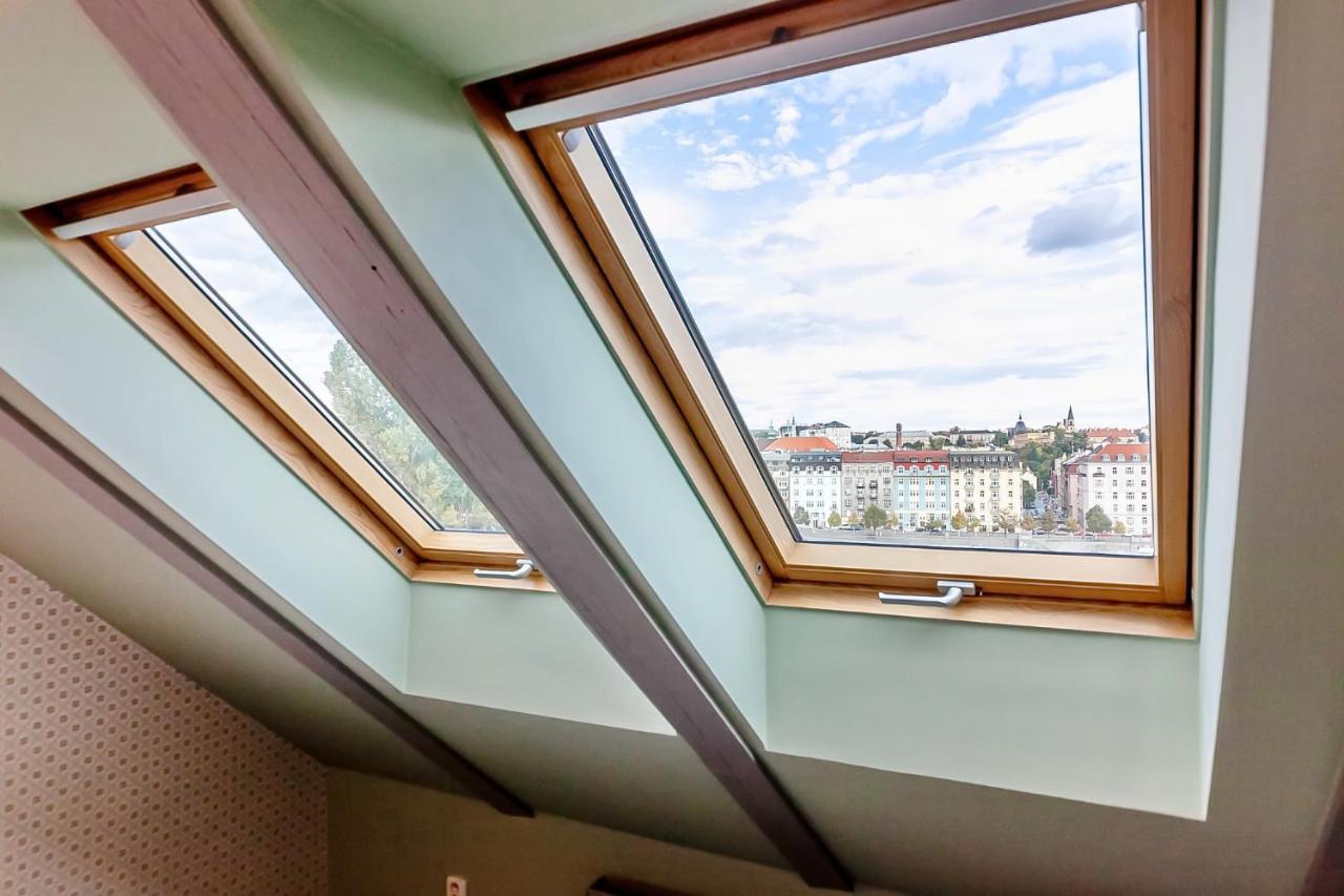 Attic Apartment On Waterfront / View / Netflix براغ المظهر الخارجي الصورة