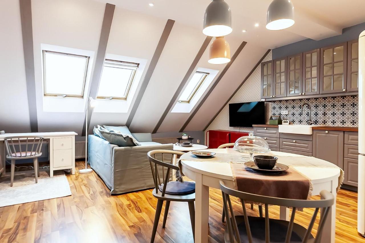 Attic Apartment On Waterfront / View / Netflix براغ المظهر الخارجي الصورة