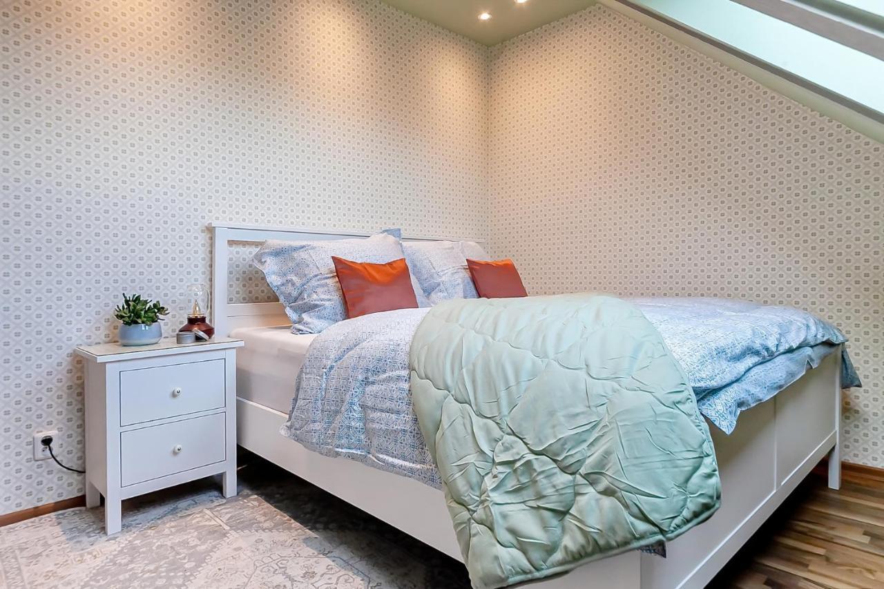 Attic Apartment On Waterfront / View / Netflix براغ المظهر الخارجي الصورة